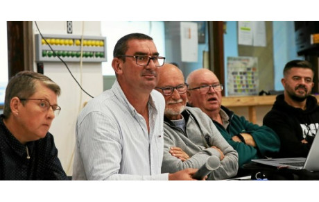 Les pétanqueurs à l’étroit au boulodrome demandent de l’éclairage en extérieur à Locmaria-Plouzané